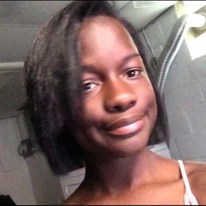 Meet your Posher, Elle